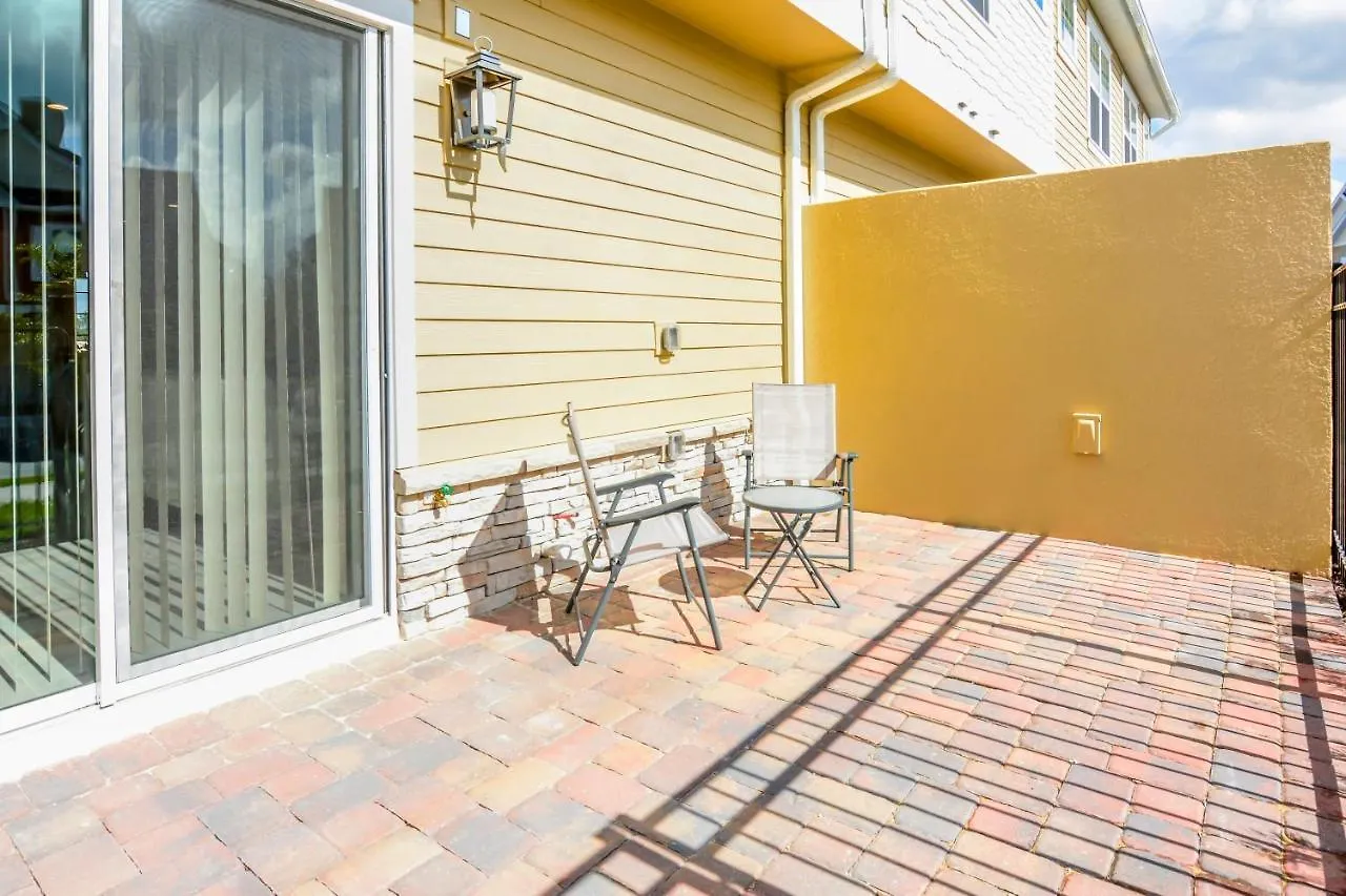 Dream Townhome With Balcony Summerville Su7576