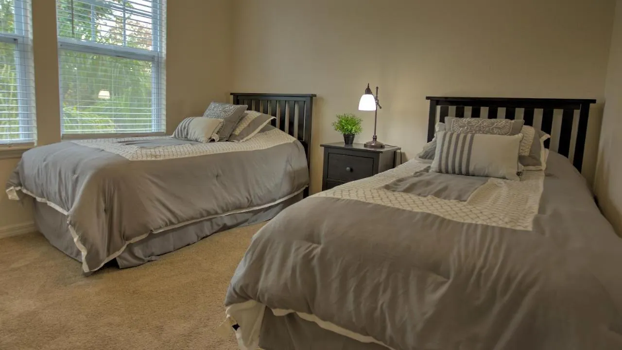 Lincoln Townhome At Lucaya Near