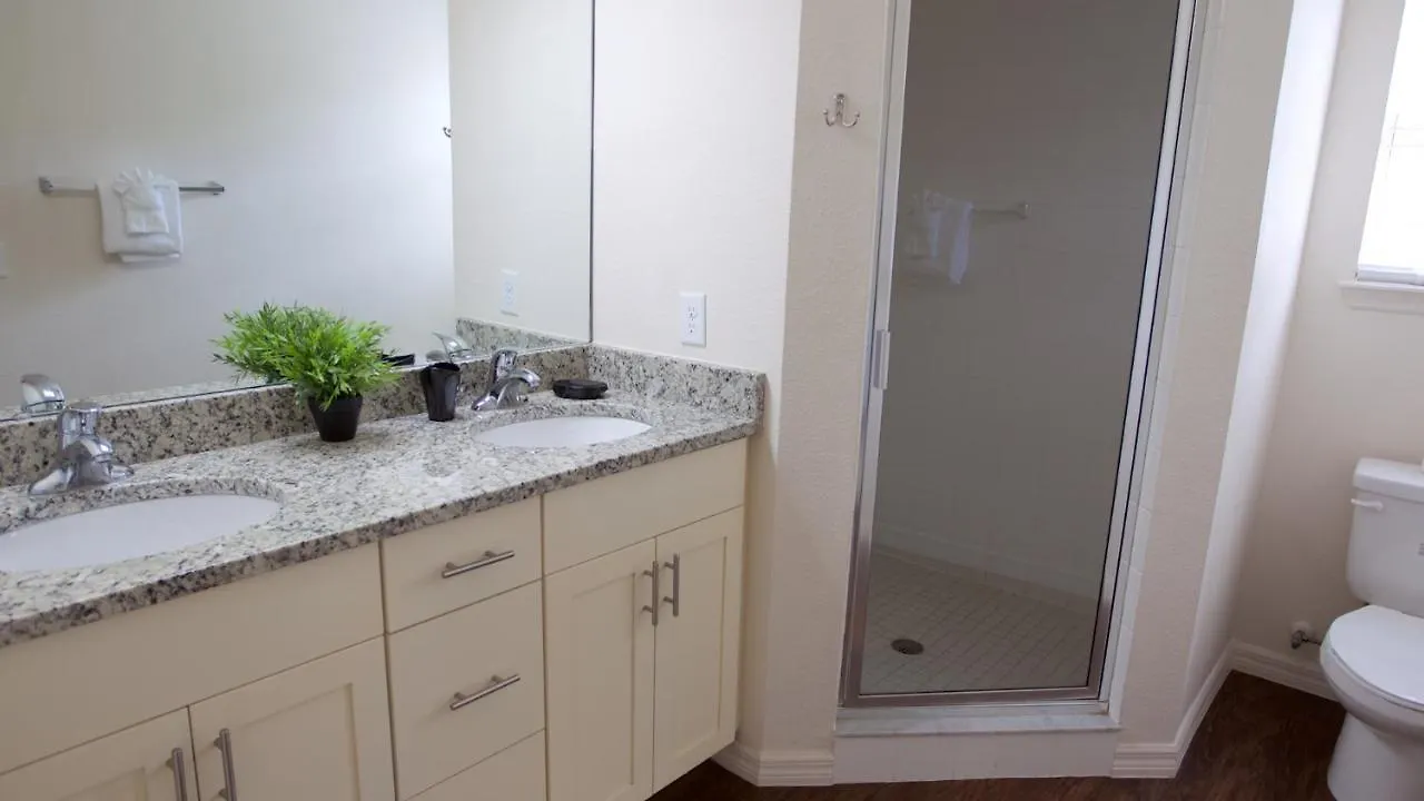 Villa Lincoln Townhome At Lucaya Near