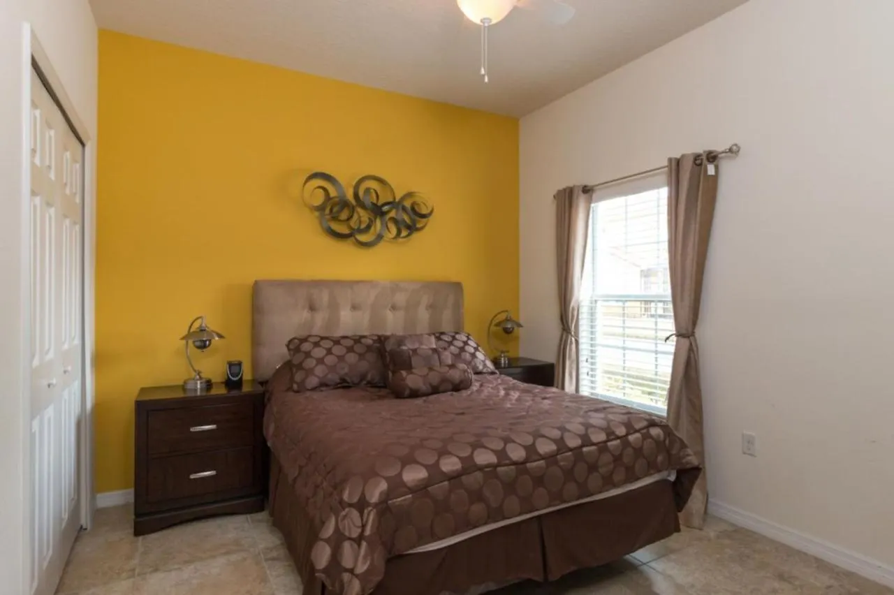 Bella Vida 1300 Apartment