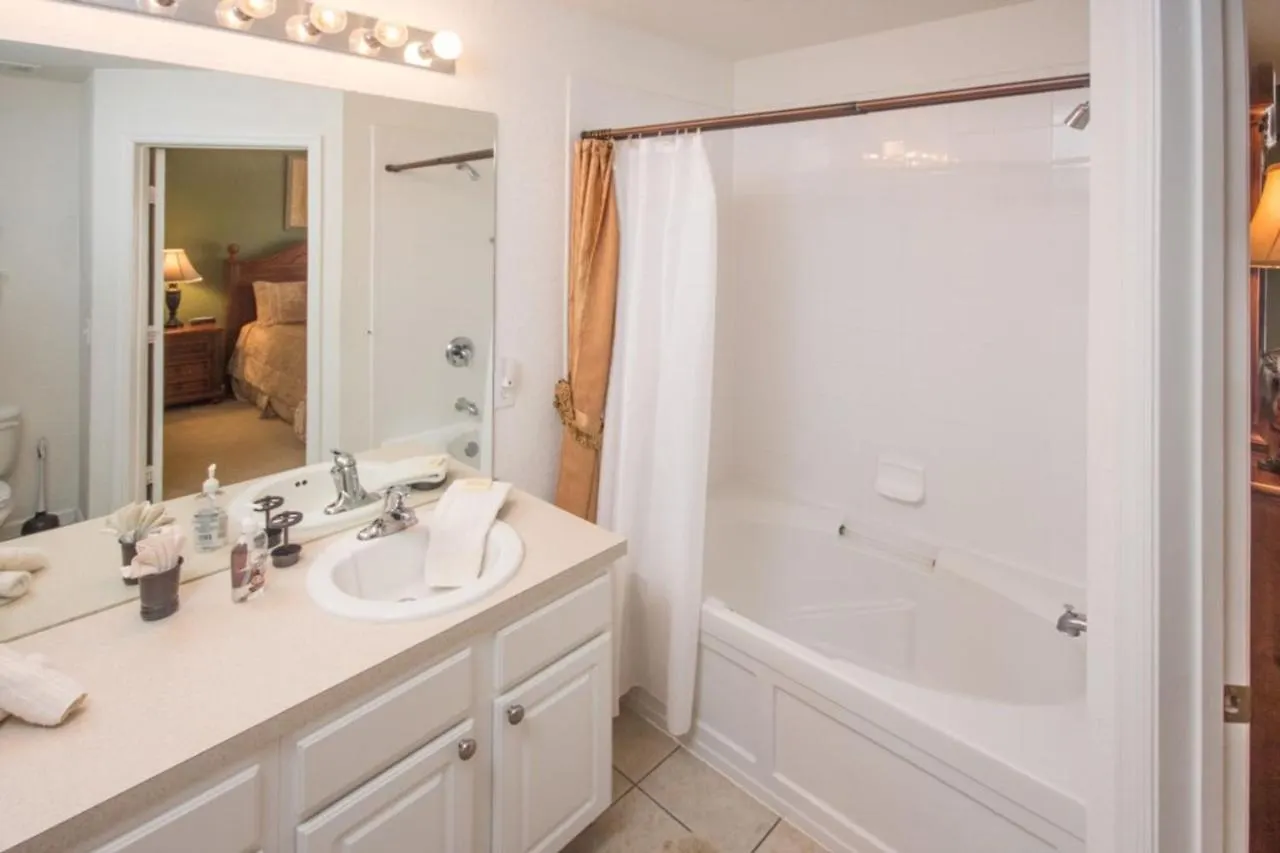 Windsor Hills 7676 Apartment