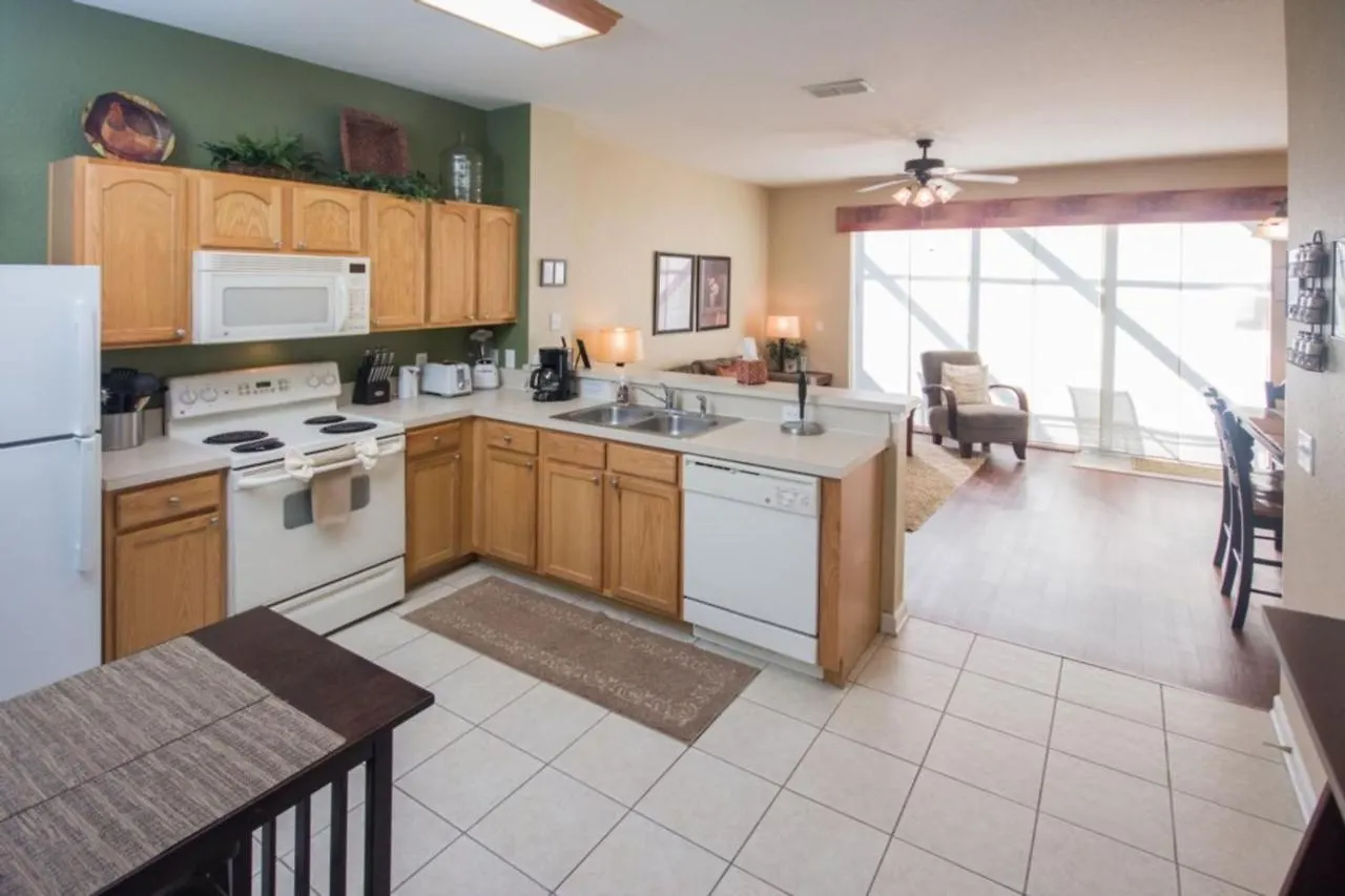 Apartment Windsor Hills 7676 Four Corners