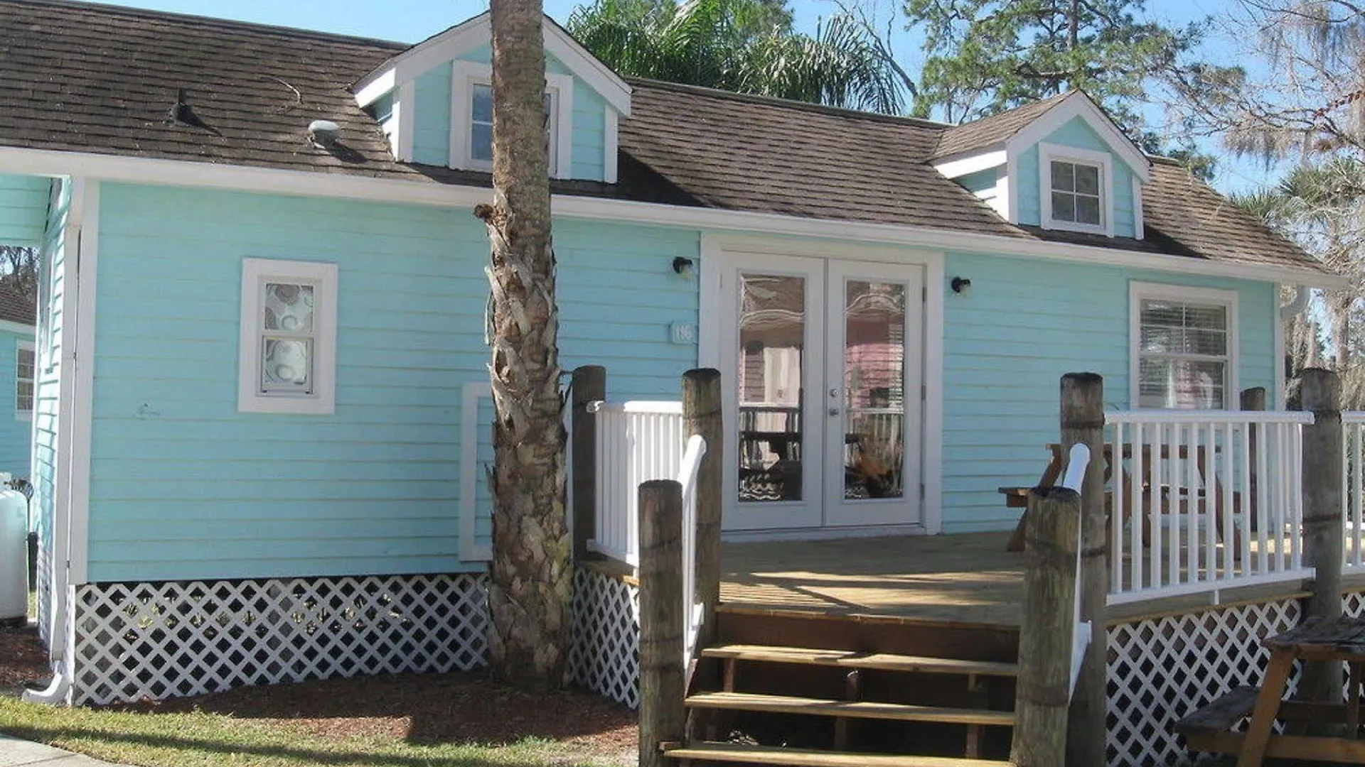 Lodge Tropical Palms & Campground