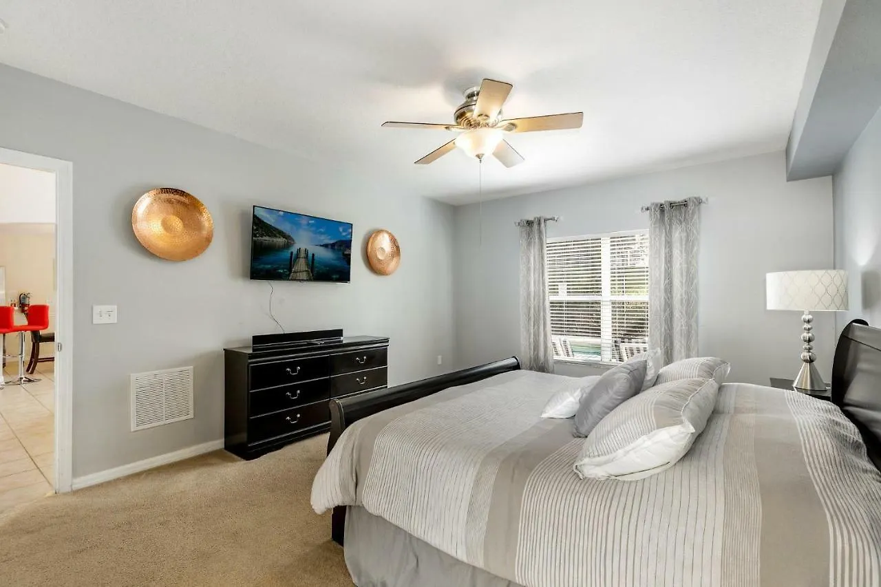 5 Bedroom Emerald Island Mins From Disney, South Facing Pool, Huge Corner Lot!