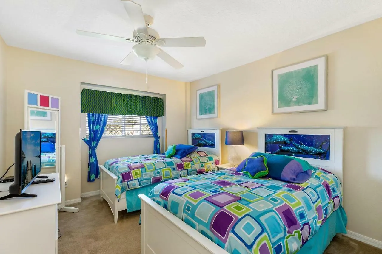 5 Bedroom Emerald Island Mins From Disney, South Facing Pool, Huge Corner Lot!