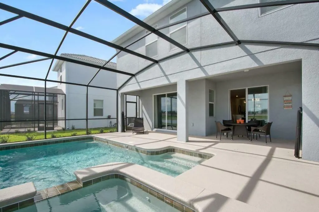 Spacious With A Large Pool Near * Hunters Creek