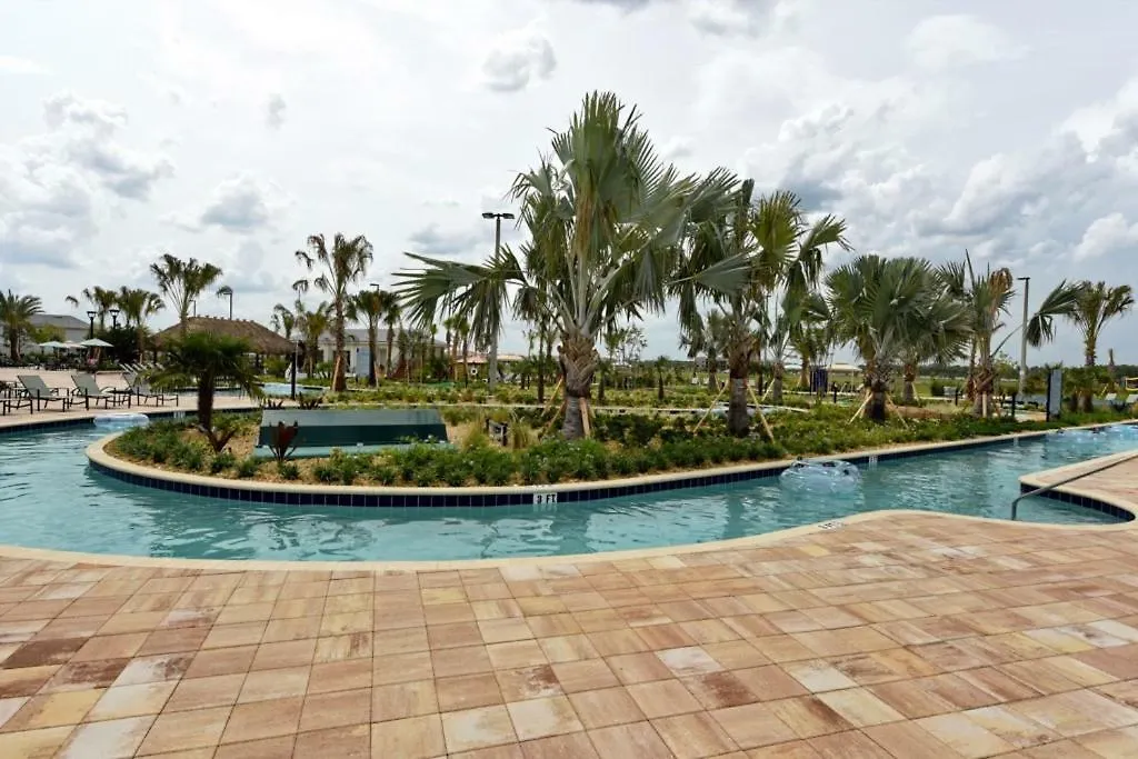 Spacious With A Large Pool Near Villa *
