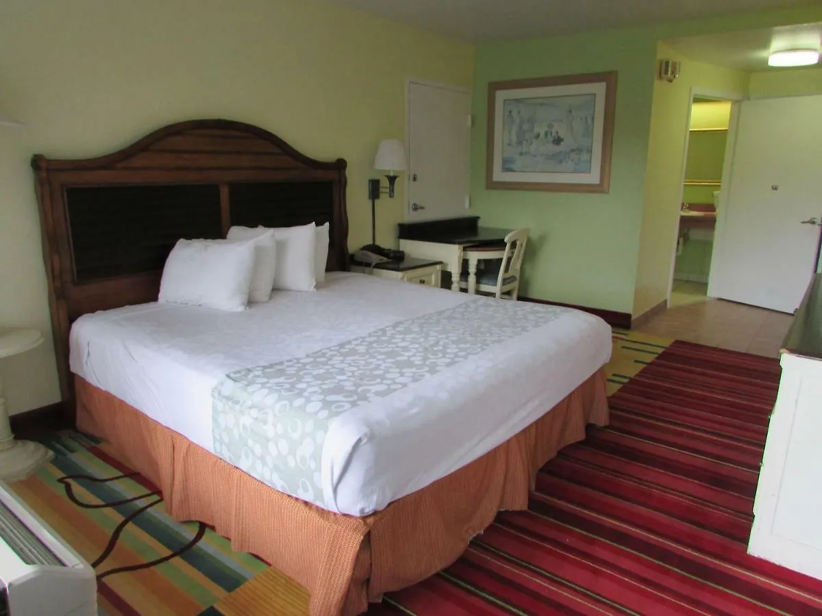 Seralago & Main Gate East Hotel 3*