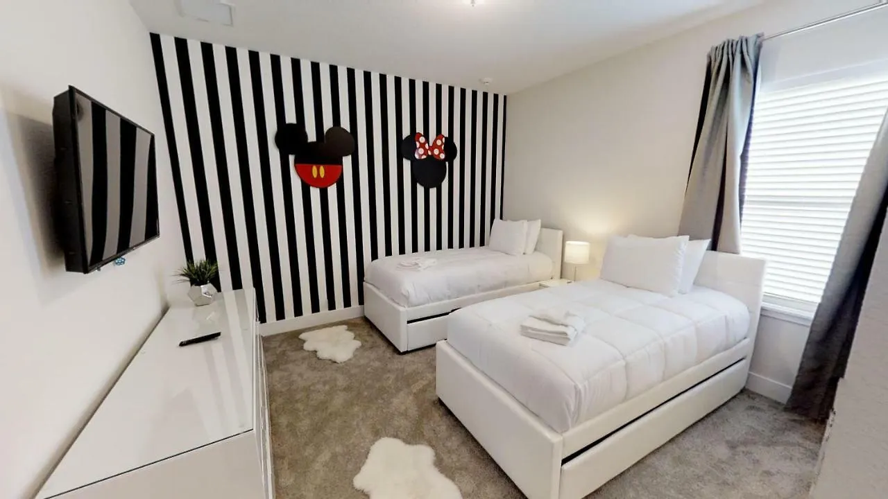 Holiday home 8 Bedroom Vacation With Pool 1914 *