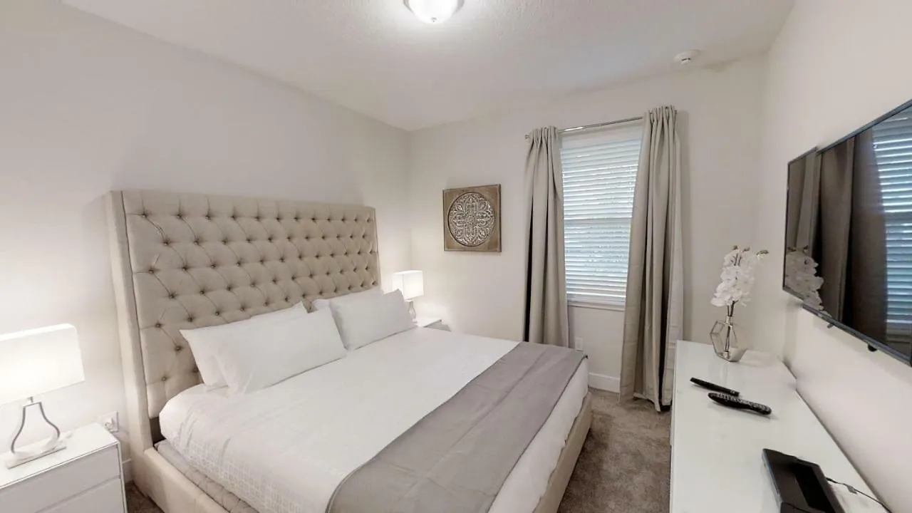 Holiday home 8 Bedroom Vacation With Pool 1914 *