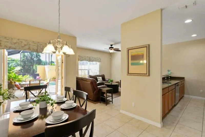 4 Bedroom 3 Bathroom Town With Splash Pool Kissimmee