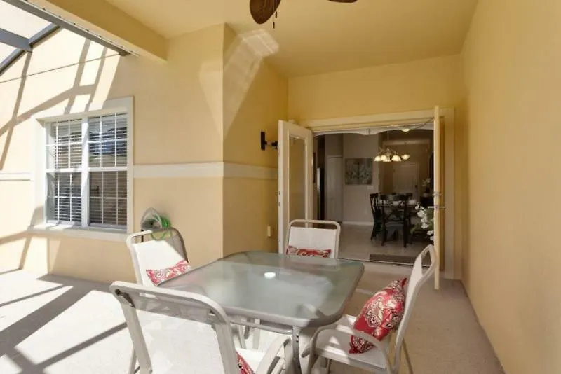 Holiday home 4 Bedroom 3 Bathroom Town With Splash Pool *
