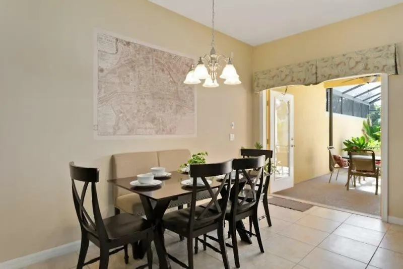Holiday home 4 Bedroom 3 Bathroom Town With Splash Pool *