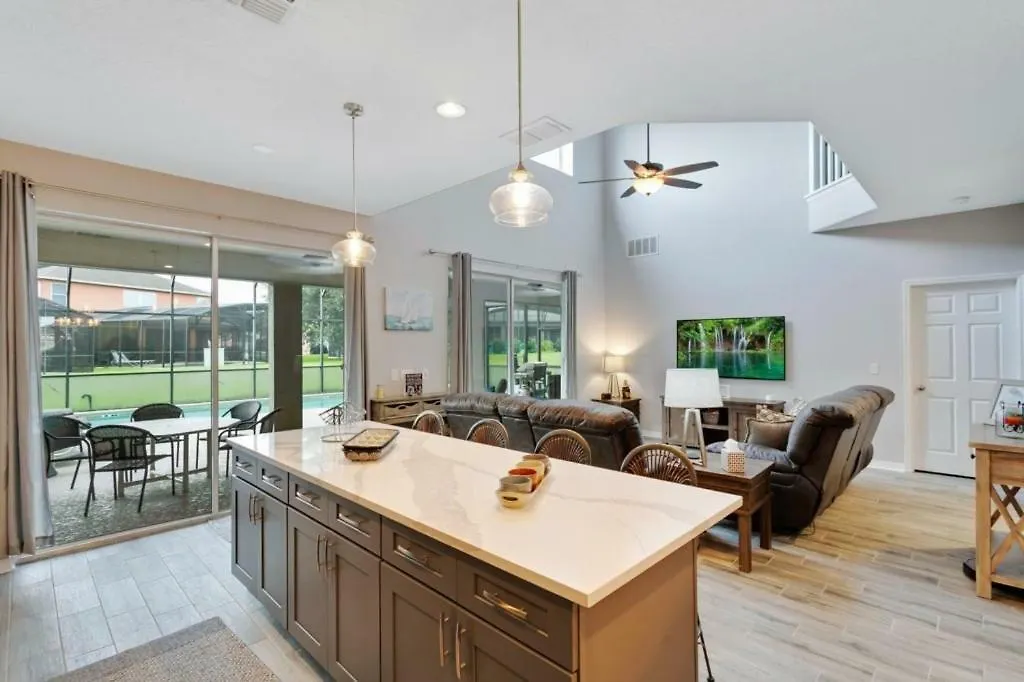 6 Bedroom Lanai, Screened Pool & Villa