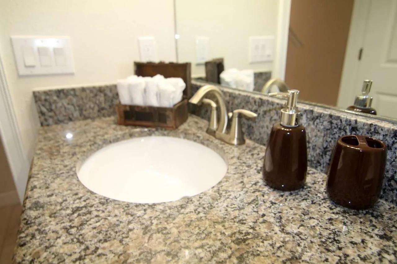A - New 4 Bedroom - 5 Miles To - Free Water Park - Private Pool