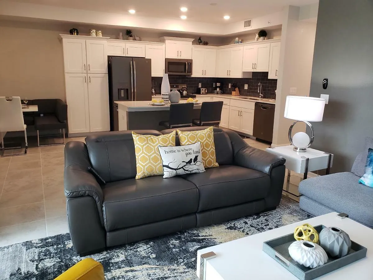 Only 5 Miles From Disney! Free Water Park! 2 Bed, 2 Bath Condo, Sleeps 8 Διαμέρισμα