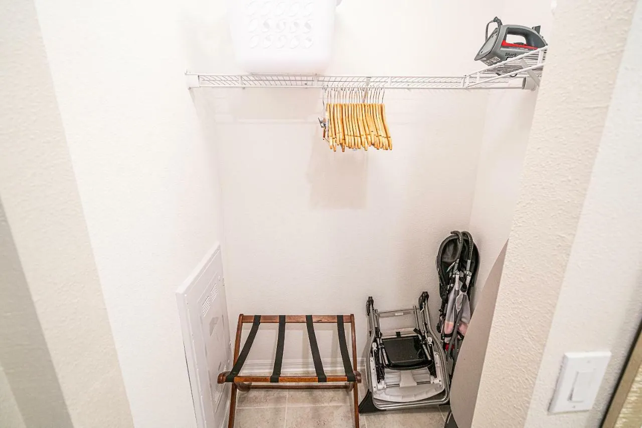 Only 5 Miles From Disney! Free Water Park! 2 Bed, 2 Bath Condo, Sleeps 8