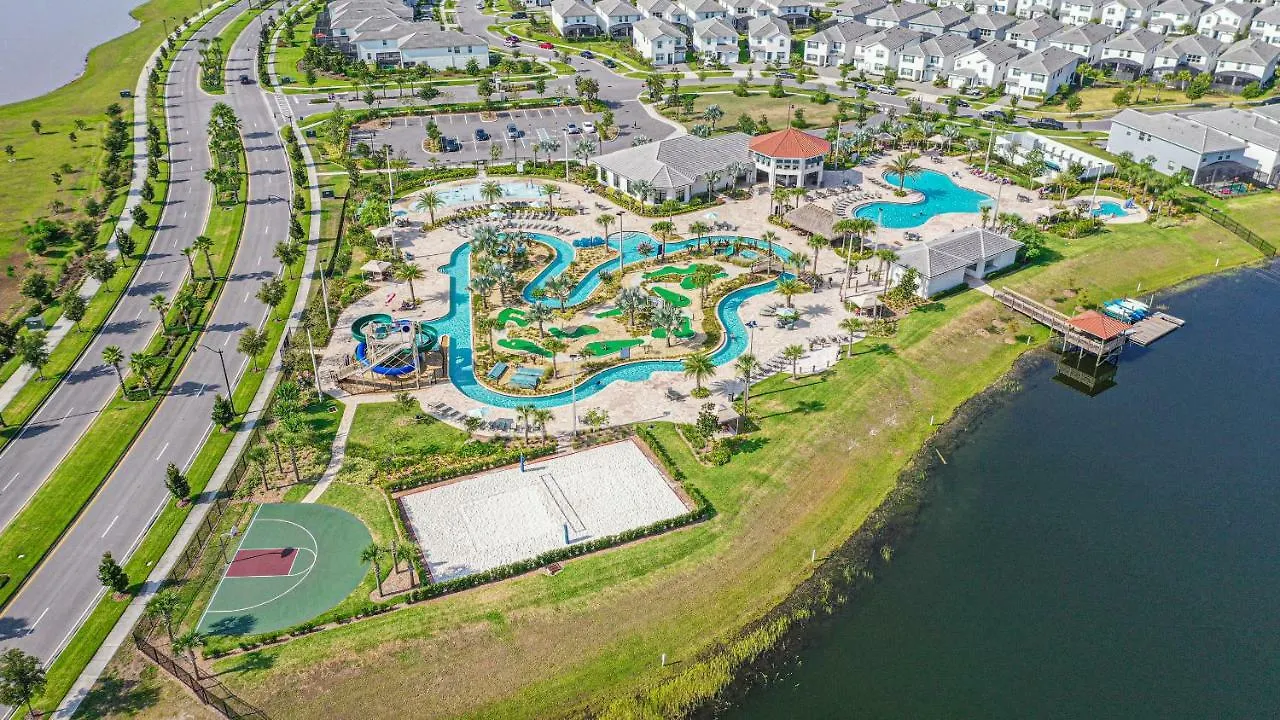 Only 5 Miles From Disney! Free Water Park! 2 Bed, 2 Bath Condo, Sleeps 8 Kissimmee