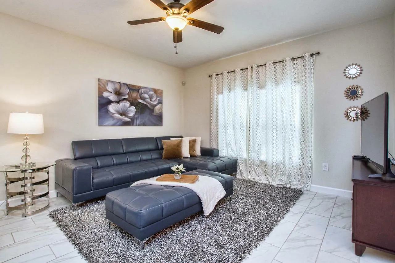 I - New 4 Bedroom - 5 Miles To - Free Water Park - Private Pool Holiday home