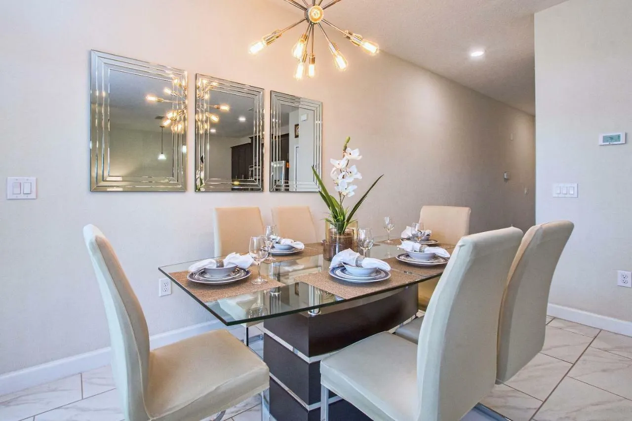 I - New 4 Bedroom - 5 Miles To - Free Water Park - Private Pool Kissimmee