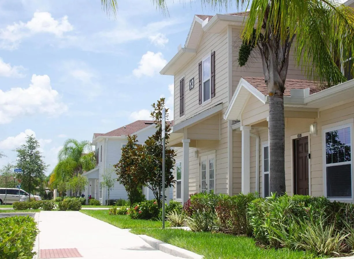 3 Bedroom Townhouse In Luxury Resort, Sleeps 8, 10 Min To Disney! Kissimmee