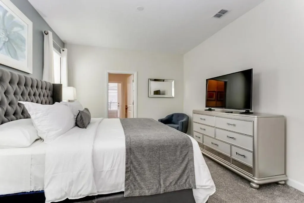Superior 9 Bed Games Room, Pool Themed Rooms! * 키시미