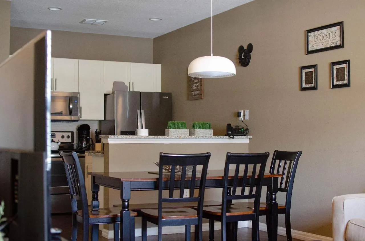 3 Bedroom Townhouse In Luxury Resort, Sleeps 8, 10 Min To Disney! * Kissimmee
