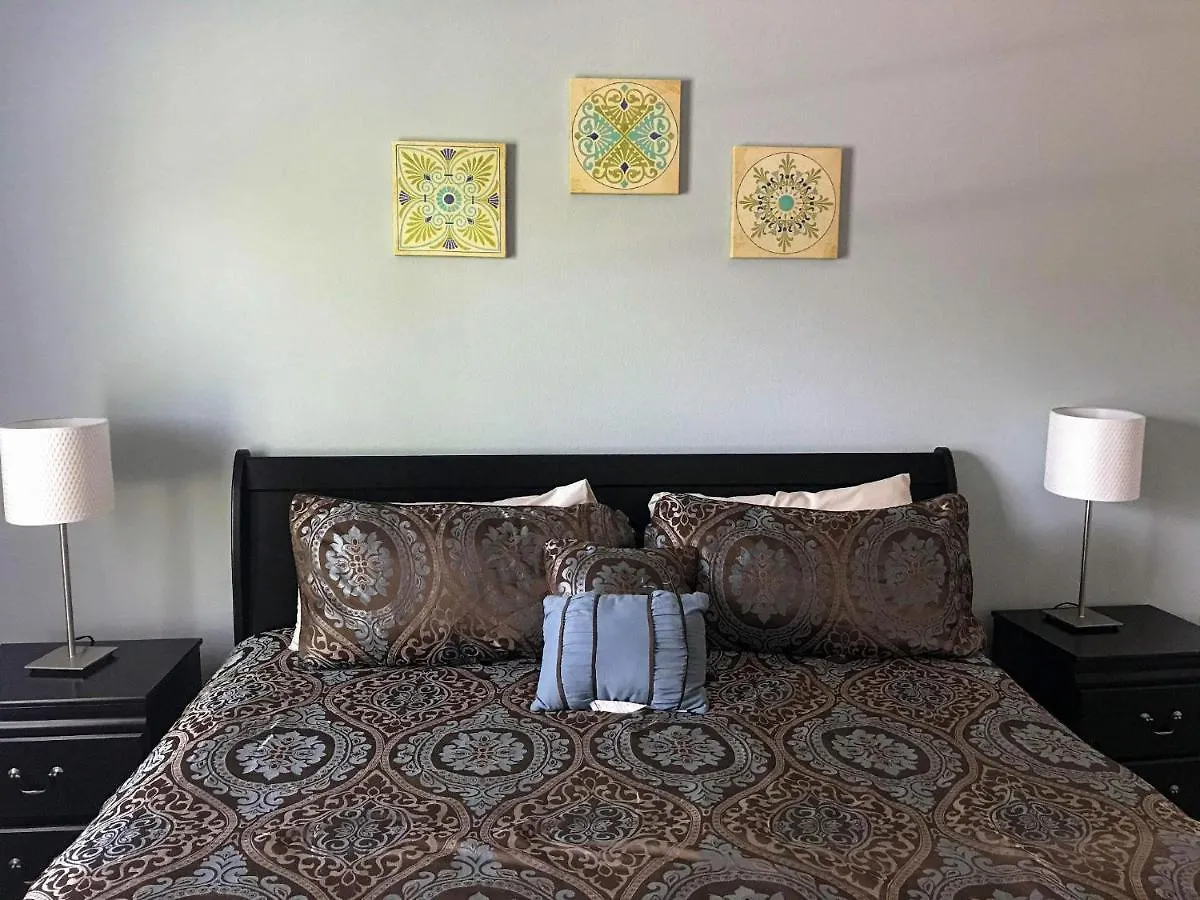 Holiday home 3 Bedroom Townhouse In Luxury Resort, Sleeps 8, 10 Min To Disney! Kissimmee