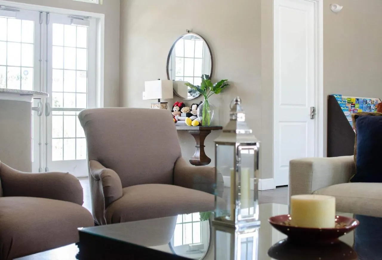 Holiday home 3 Bedroom Townhouse In Luxury Resort, Sleeps 8, 10 Min To Disney! *