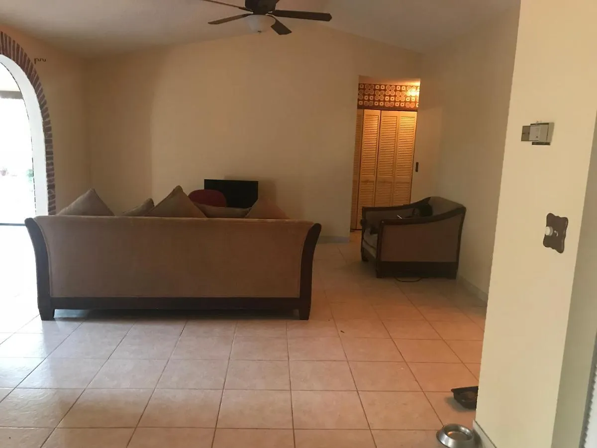 The Lyons Den, Shared Homestay Kissimmee