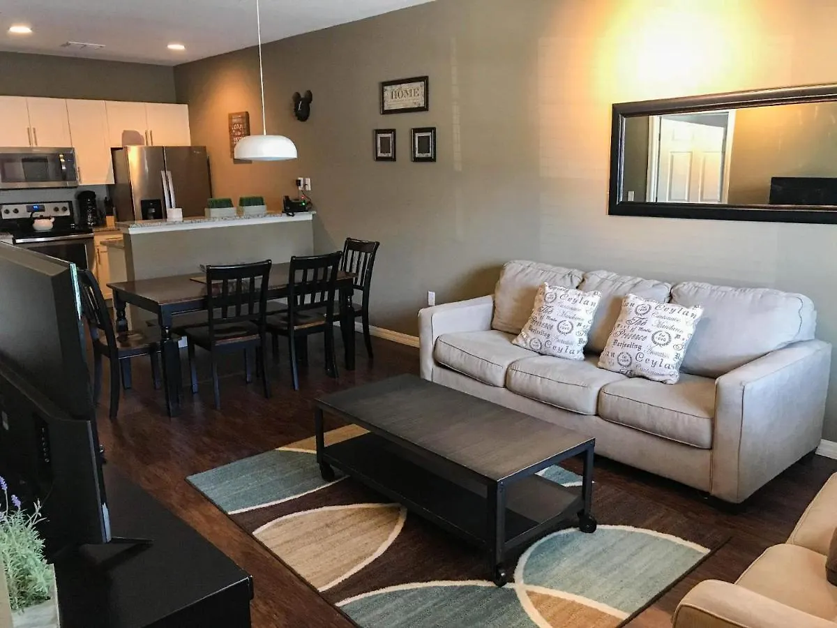 Holiday home 3 Bedroom Townhouse In Luxury Resort, Sleeps 8, 10 Min To Disney! Kissimmee