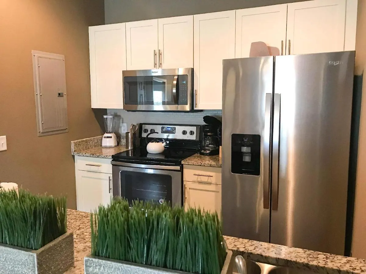 Holiday home 3 Bedroom Townhouse In Luxury Resort, Sleeps 8, 10 Min To Disney! Kissimmee