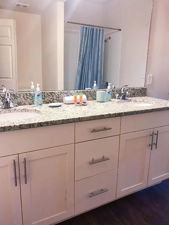 3 Bedroom Townhouse In Luxury Resort, Sleeps 8, 10 Min To Disney!