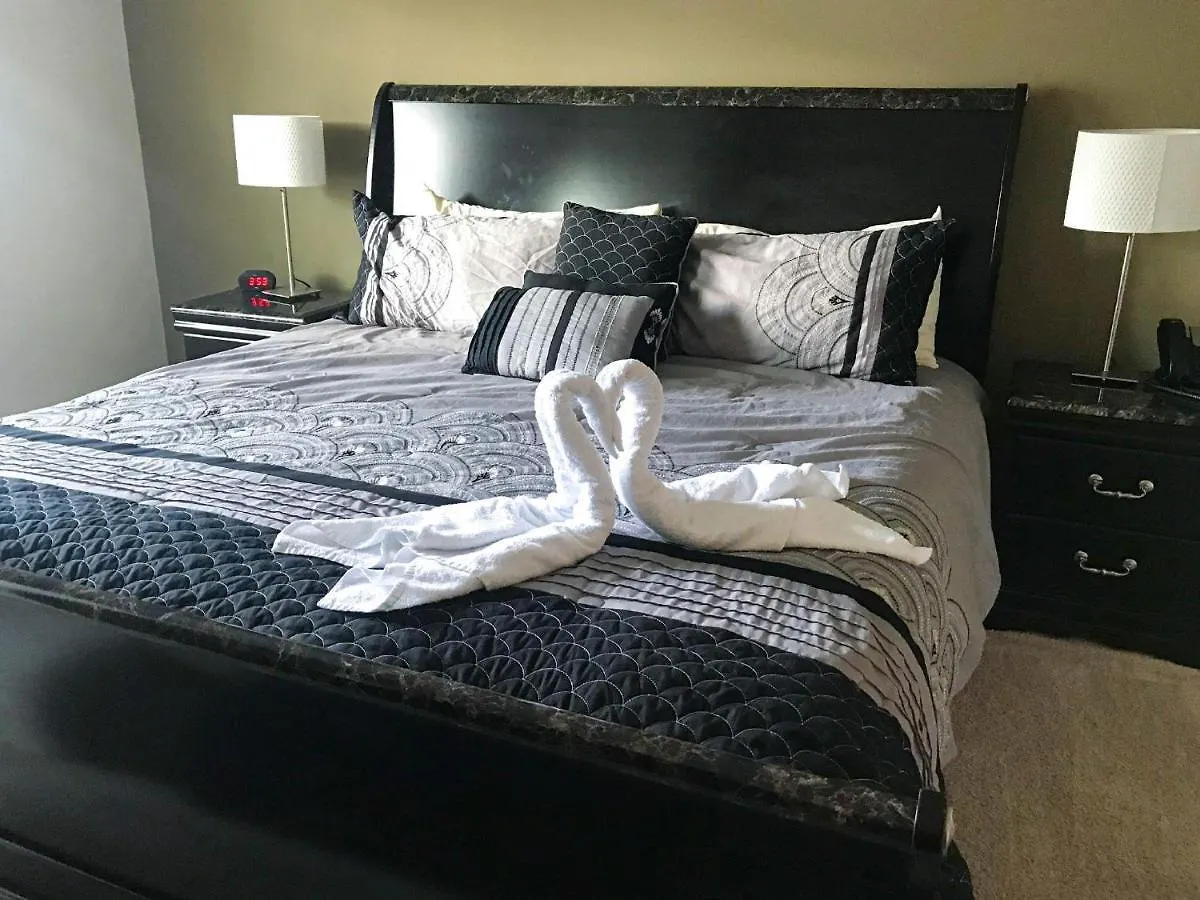 3 Bedroom Townhouse In Luxury Resort, Sleeps 8, 10 Min To Disney! Holiday home