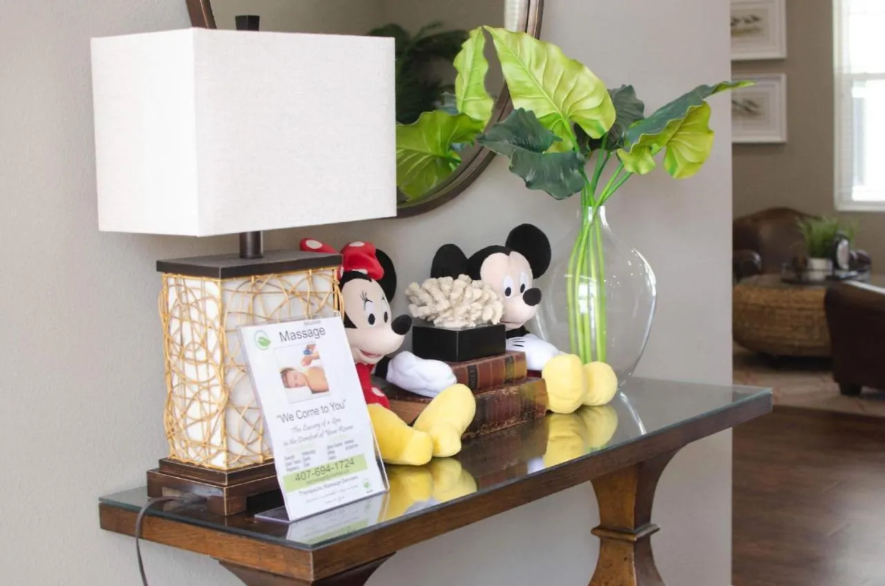 3 Bedroom Townhouse In Luxury Resort, Sleeps 8, 10 Min To Disney! Holiday home Kissimmee