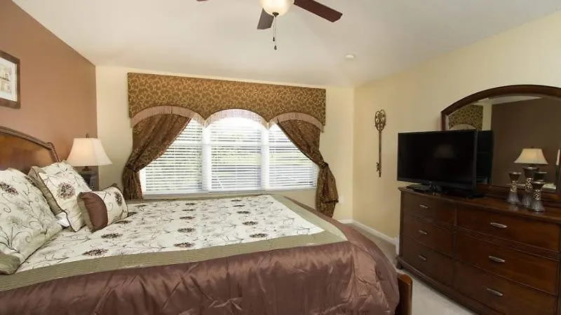 Luxurious 6 Bedroom 4 Bath In Windsor Hills 度假居 *