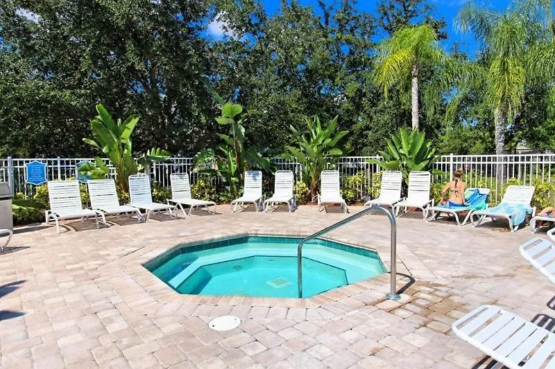 Stunning 4 Bedroom Pool Located In Windsor Palms