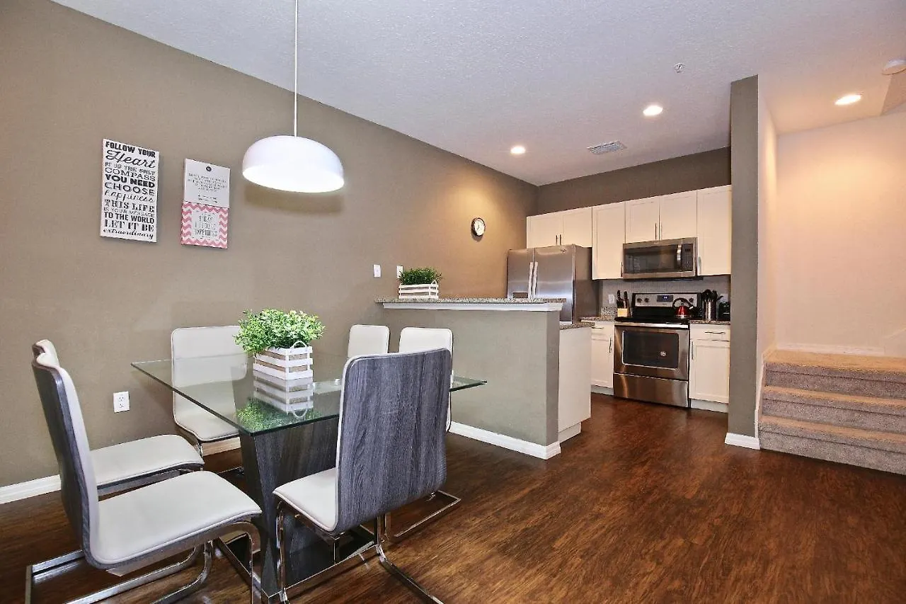 Amazing Townhouse In Gated Community 10' To Disney! Kissimmee
