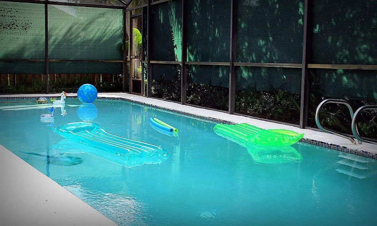 Theme Park Destination With Large Heated Pool *