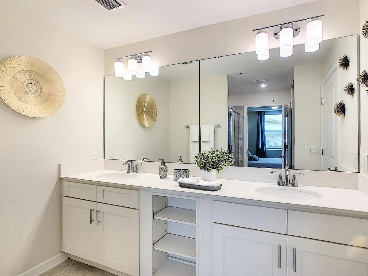 Apartment Homey 2br With 2 Clubhouses & Waterpark