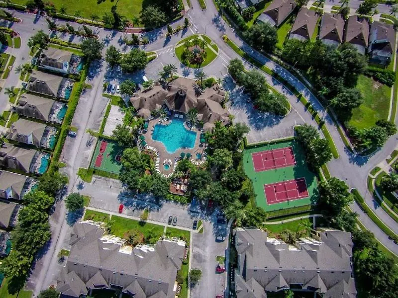 Stunning 4 Bedroom Pool Located In Windsor Palms