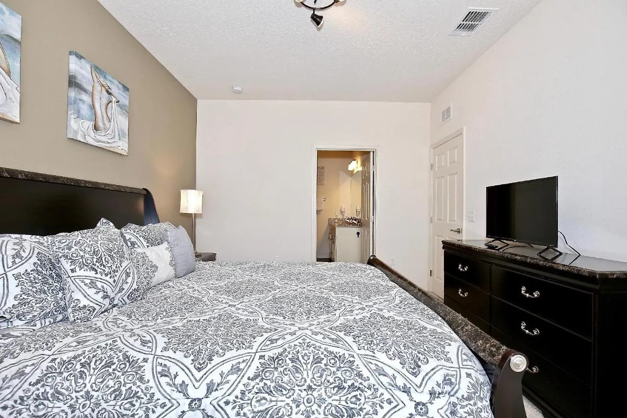 3 Bedroom Townhouse Fits 8, 10' To Parks! * Kissimmee
