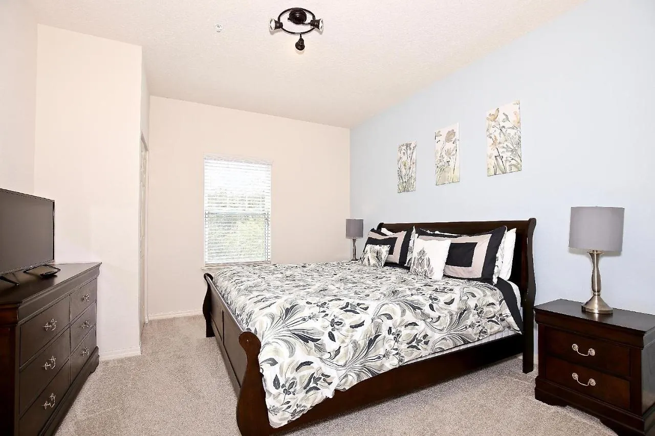 3 Bedroom Townhouse Fits 8, 10' To Parks! * Kissimmee