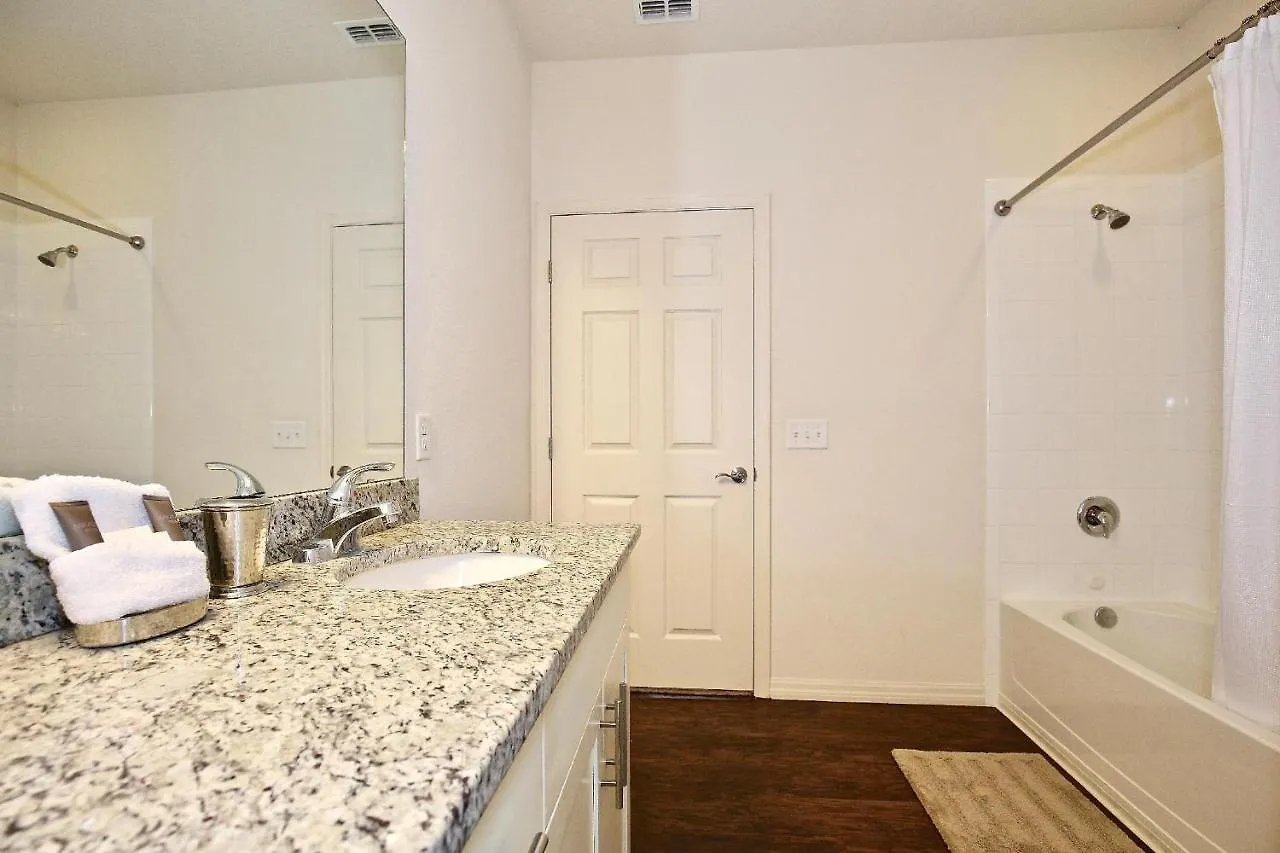 Holiday home 3 Bedroom Townhouse Fits 8, 10' To Parks! Kissimmee