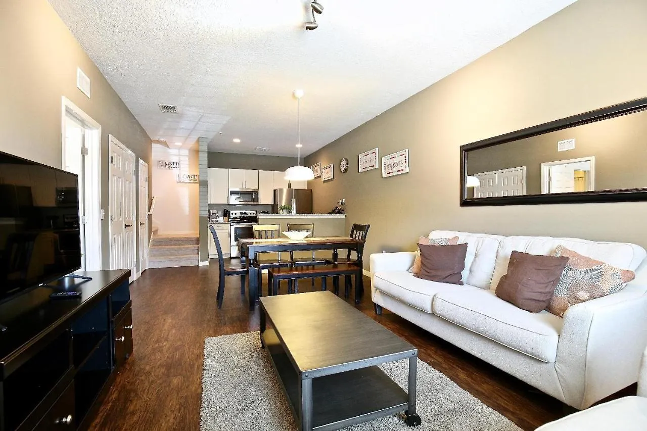 Holiday home 3 Bedroom Townhouse Fits 8, 10' To Parks! Kissimmee