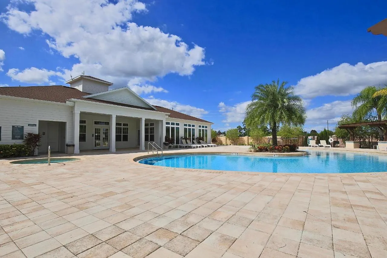 Holiday home 3 Bedroom Townhouse Fits 8, 10' To Parks! *