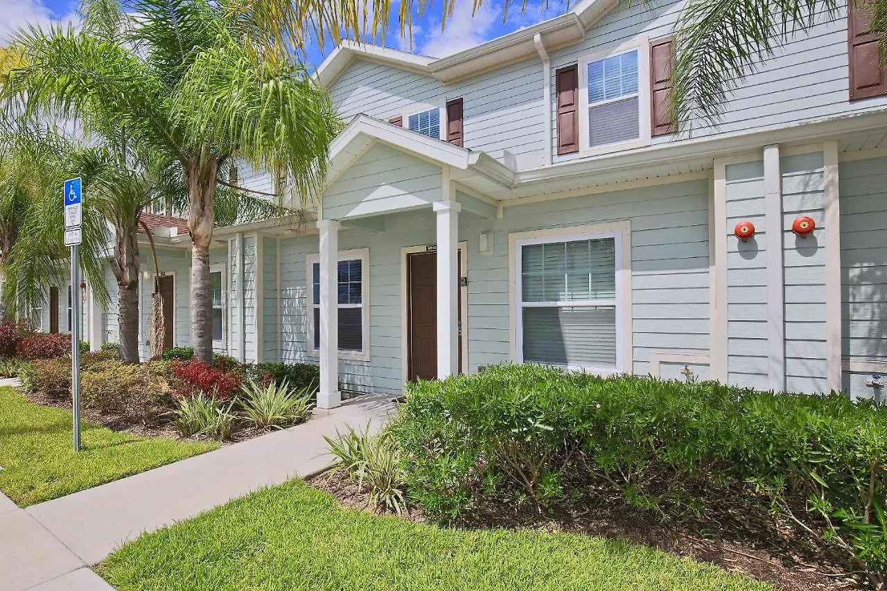 3 Bedroom Townhouse Fits 8, 10' To Parks! Holiday home *