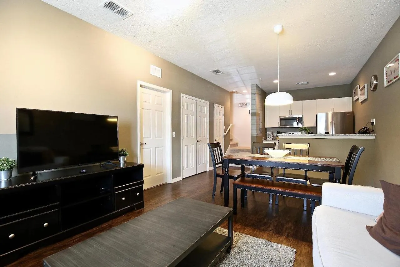 Holiday home 3 Bedroom Townhouse Fits 8, 10' To Parks! Kissimmee