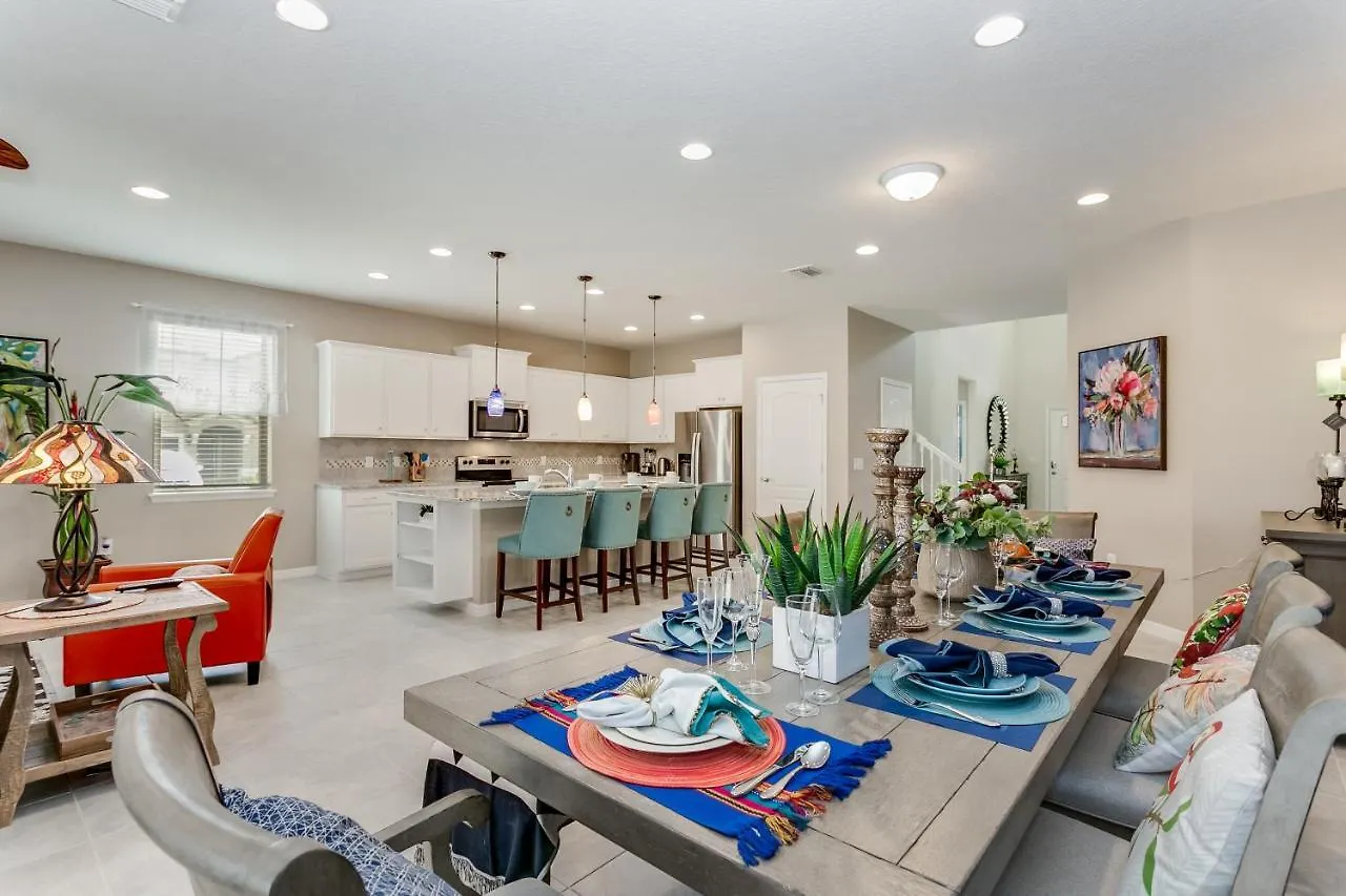8 Bedroom, 6 Bathroom Upscale Near All The Fun In Villa Kissimmee