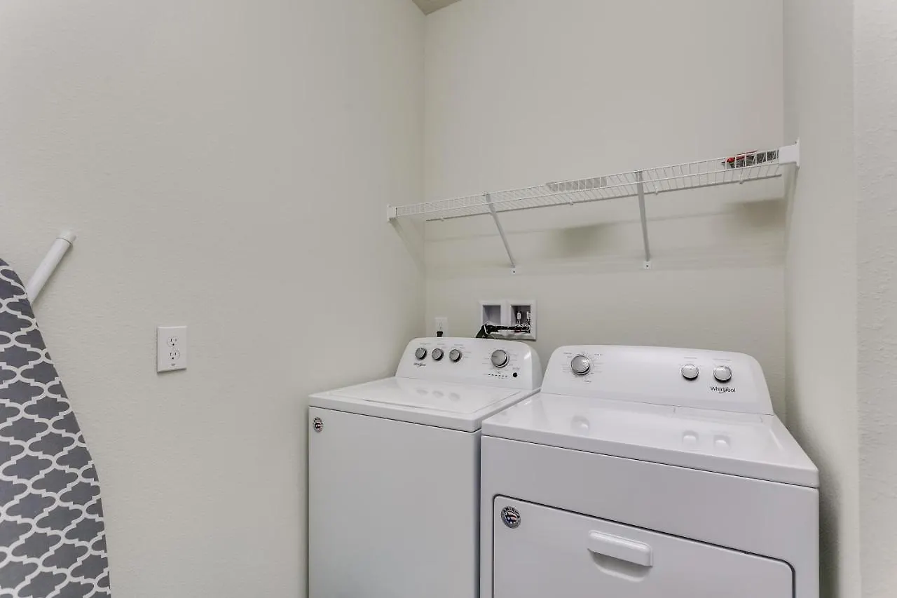8 Bedroom, 6 Bathroom Upscale Near All The Fun In * Kissimmee